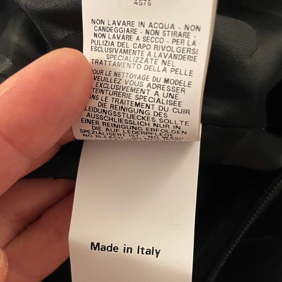 Emanuel Ungaro
Leather-Trimmed Ruffled Dress
Size: MIUS8, FR40 color Black - Picture 9 of 9